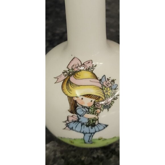 Vintage 1974 Joan Walsh Anglund Bud Vase With Girl & Sweet Remembrance Design - Picture 5 of 16